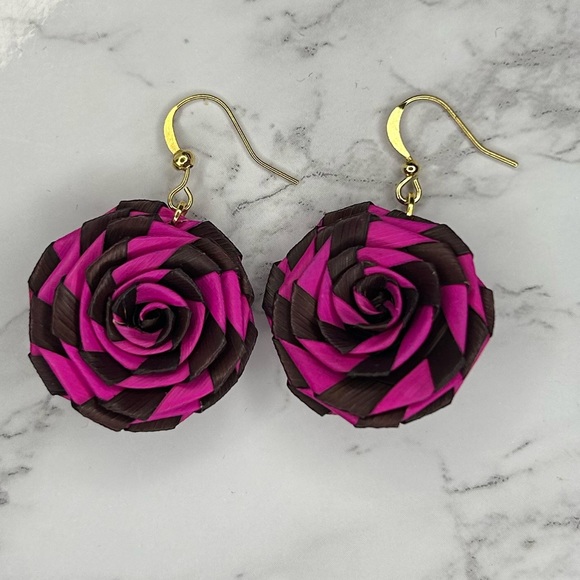 Pinwheel Palm Leaf Rose Earrings - Picture 6 of 6